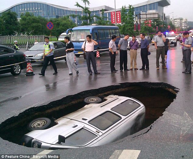 article-0-137DDACE000005DC-975_634x525